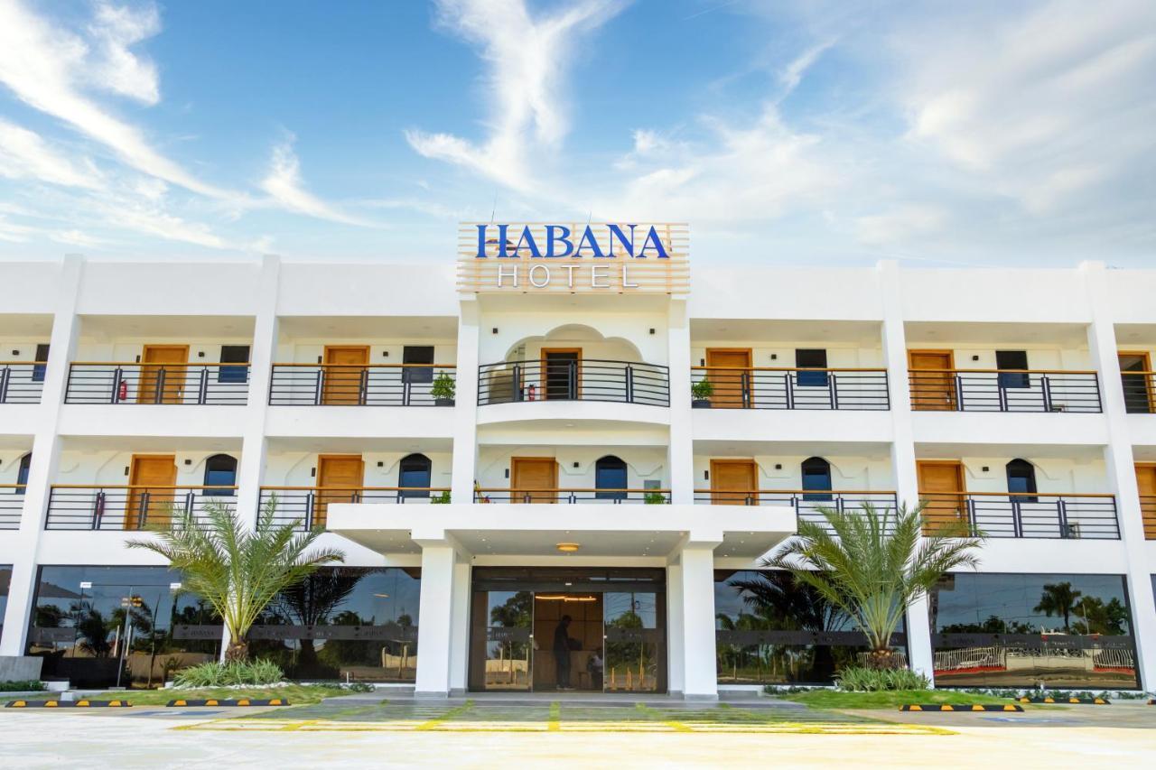 Habana Hotel Y Restaurante Higuey Ngoại thất bức ảnh