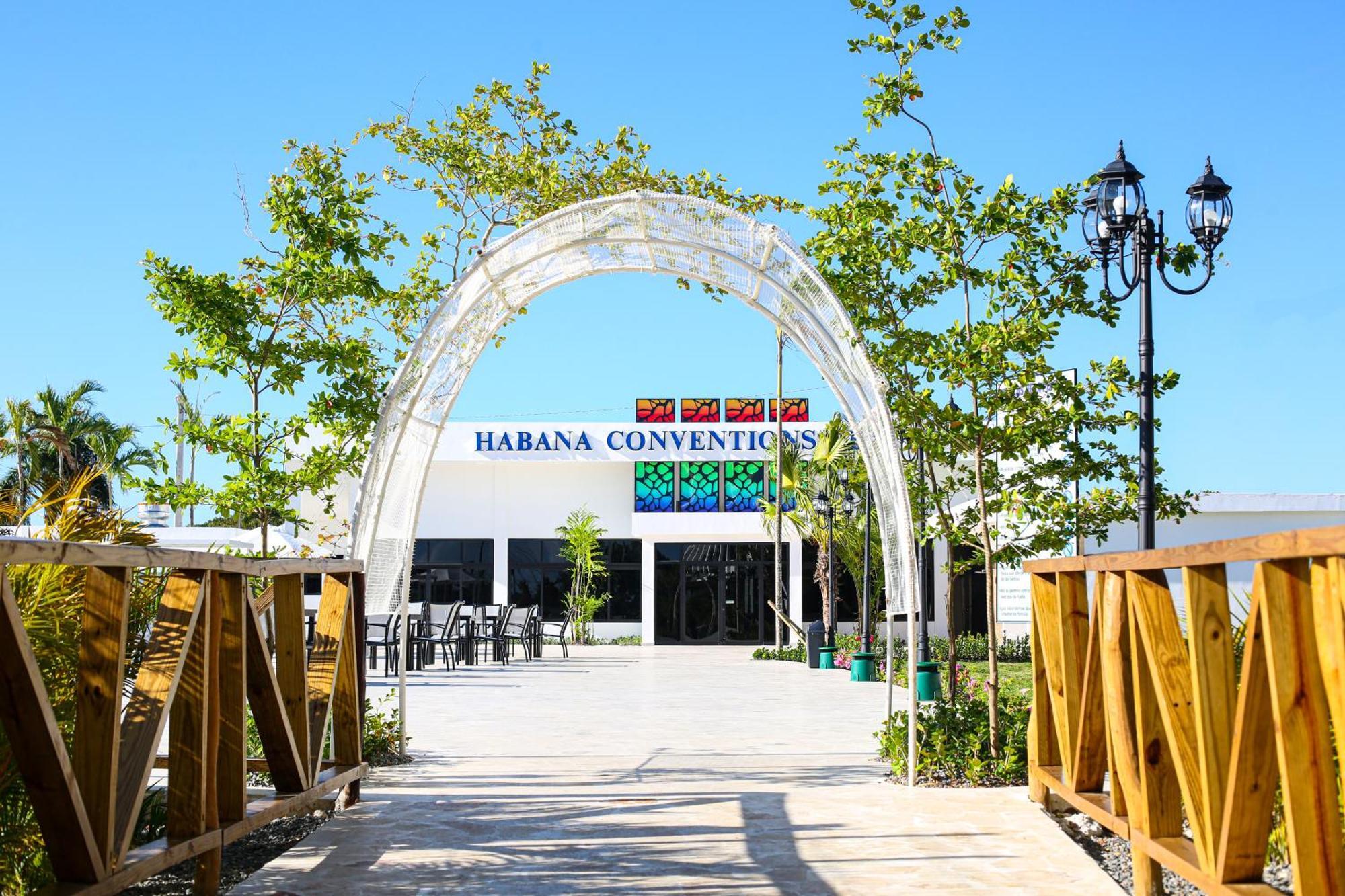 Habana Hotel Y Restaurante Higuey Ngoại thất bức ảnh